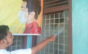Pria Gangguan Jiwa Lempar dan Rusak Kantor Camat Jeunib, Bireuen