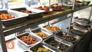 Hukum Buka Warung Makan Siang Hari di Bulan Puasa