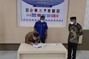 Nova Iriansyah Serahkan Bantuan Untuk Partai Politik di Aceh