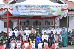 Bank Aceh Syariah Bireuen Salurkan Sembako untuk Tuna Netra dan Petugas Kebersihan