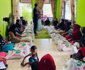 Jelang Lebaran, Cut Nyak Cahaya Jeumpa Bagikan Ribuan Paket untuk Kaum Dhuafa dan Abang Becak