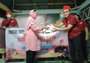 Tidak hanya di Aceh, Hj. Rizayati Juga Salurkan Ribuan Paket Sembako untuk Warga Pulau Jawa