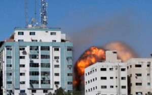 Rudal Israel Ratakan Gedung Media di Gaza, Termasuk Al Jazeera dan AP