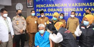 Puluhan Orang Gila di RSJ Banda Aceh Divaksin Covid19