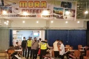 Antisipasi Lonjakan Covid-19, Polsek Sungai Kakap dan Guru Razia Sejumlah Cafe