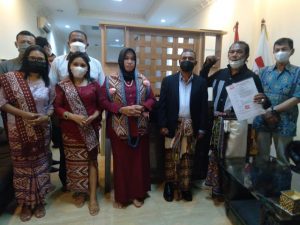 Serahkan Mandat, Ini Pesan Presiden Indonesia Terang untuk Ketua DPD II Kupang, NTT