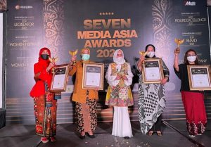 Pengusaha dan Politisi Nasional Hj. Rizayati Kembali Terima Penghargaan ‘The Best Women Inspiratif Awards 2021 di Bali