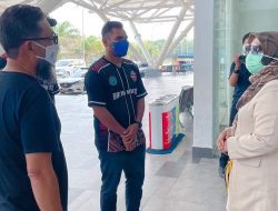 Bertolak ke Medan, Presdir IRJ Group Hj. Rizayati Hadiri Launching Jersey FC Batak United