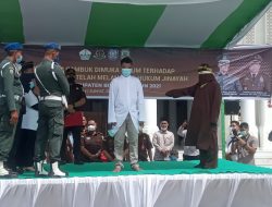 Pencabul Anak di Bireuen Dicambuk 100 kali di Halaman Mesjid