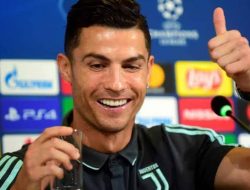 Cristiano Ronaldo Resmi Kembali ke MU