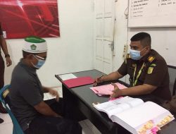 Jaksa Terima Penyerahan Tersangka Dugaan Korupsi APBG Paya Lipah