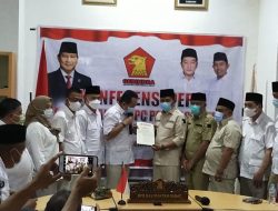 DPD Gerindra Kalbar Serahkan SK dan Lantik Pengurus DPC Kubu Raya