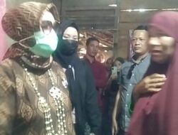 Hj. Rizayati Tinjau Rumah Petani Miskin di Aceh Timur, Berlantai Tanah atap Bolong