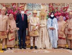 Masih Gunakan Tongkat, Gubernur Aceh Hadiri Pernikahan Ria Ricis dan Teuku Ryan