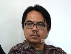 Ade Armando: Perintah Salat 5 Waktu Tidak Ada dalam Al-Qur’an
