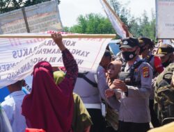 Kunjungan Ahok ke Aceh Dihadang Massa