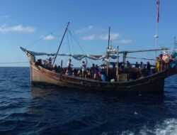 Kondisi Darurat, Pengungsi Rohingya di Laut Bireuen Akan Ditarik ke Daratan