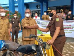 Kejari Bireuen Hibahkan Dua Unit Motor untuk Siswa SMK Negeri 1