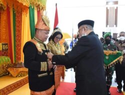 Kasad Dudung dan Istri Dianugerahi Gelar Kehormatan Adat Aceh