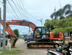 Polres Bireuen Amankan 1 Unit Excavator Milik Pemkab