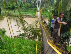 Naas! Niat Cari Orang Hilang, Kanit Reskrim di Bireuen dan Masyarakat Jatuh ke Sungai