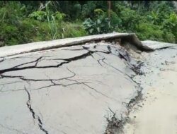 Diduga Asal Jadi, Jalan Aspal Rp 3,5 Milyar Tahun 2021 di Bireuen Ambruk