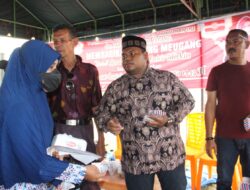 Cut Nyak Bagikan Seribuan Paket Daging Meugang dan Beras untuk Kaum Dhuafa Bireuen