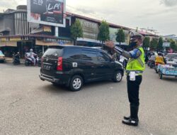 Cegah Macet Jelang Buka Puasa, Personil Polres Bireuen Rutin Atur Lalu Lintas