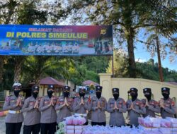 Polwan di Simeulue Berbagi Ratusan Takjil untuk Masyarakat