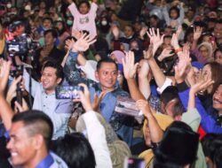 Dolan Trenggalek, AHY Lesehan Bareng Ribuan Warga & Borong Produk UMKM