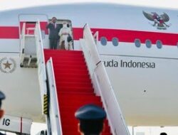 Berangkat ke Amerika, Jokowi dan Sejumlah Menteri Naik Garuda