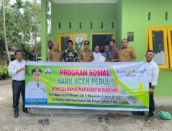 Bank Aceh Syariah Bireuen Kembali Serahkan Tiga Unit Rumah Sederhana kepada Warga Miskin