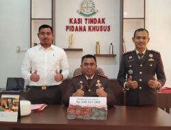 Kejari Bireuen Terima Uang Dugaan Korupsi Dana PNPM Jeumpa Senilai 240 Juta