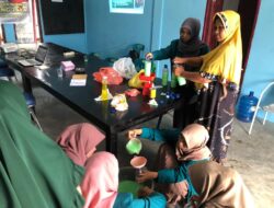 Mahasiswa KKM UNIKI Laksanakan Pelatihan Membuat Sabun Cuci Piring