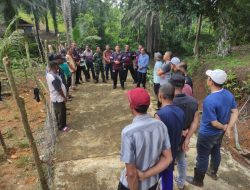 Cegah Banjir dan Longsor, Kapolsek Juli Pimpin Gotong Royong Bersama Masyarakat