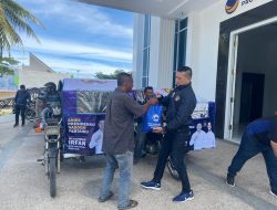 Garda NasDem Aceh Bagikan Tenda dan Sembako untuk Abang Becak