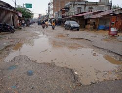 Jalan Kota Panton Labu Rusak Parah, Warga Minta Pemkab segera Perbaiki