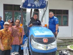 Poktan di Bireuen Terima Bantuan Traktor R4 dari Muslim Demokrat