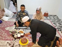 Cut Nyak Cahaya Jeumpa di Peusijuek oleh Murid Abu Tumin di Australia