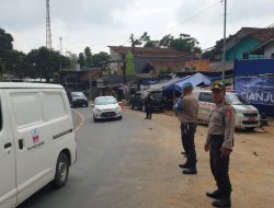 Personil Polda Jabar Lakukan Gatur Lalu Lintas di Lokasi Gempa Cianjur