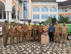 Pj. Bupati Aceh Utara Serahkan 10 Unit Motor Viar untuk Armada Sampah