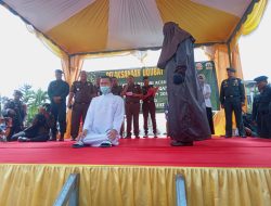Pemain Judi Online dan Pelaku Pencabulan di Aceh Utara Dicambuk