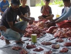 Keuchik Caplen Bagikan 400 Paket Daging Meugang untuk Warganya
