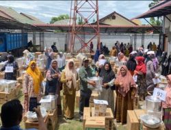 Abu Suhai Serahkan Ratusan Bantuan WRSE untuk Masyarakat Miskin