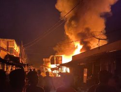Sejumlah Ruko Ludes Terbakar di Pusat Kota Samalanga Saat Buka Puasa