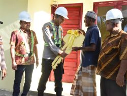 Kapolres Bireuen Serahkan Rumah Layak Huni untuk Keluarga Samsul Taeb