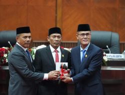 Abang Fadhli Pimpin Paripurna Pelantikan 76 Anggota DPR Aceh Periode 2024-2029