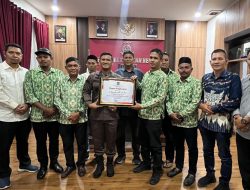 Munawal Hadi Dinobatkan sebagai Bapak Anti Korupsi oleh APDESI Bireuen