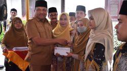 Tunaikan Janji, Bupati Bireuen Serahkan Bonus dari Dana Pribadi untuk Peserta MTQ ke 37 