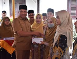 Tunaikan Janji, Bupati Bireuen Serahkan Bonus dari Dana Pribadi untuk Peserta MTQ ke 37 